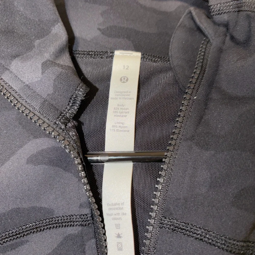 lululemon athletica Women's Dark Gray Black Camo Full-Zip Utility Jacket - Picture 2 of 2